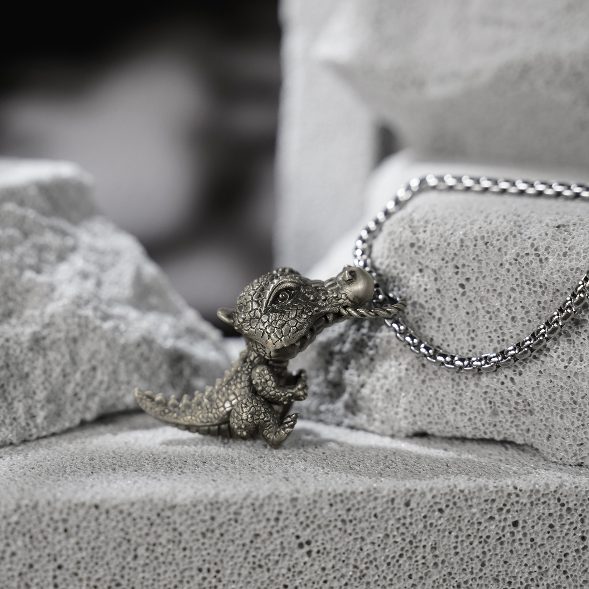 S925 Silver Artistic Crocodile Retro Pendant with Moveable Limbs and Biteable Mouth