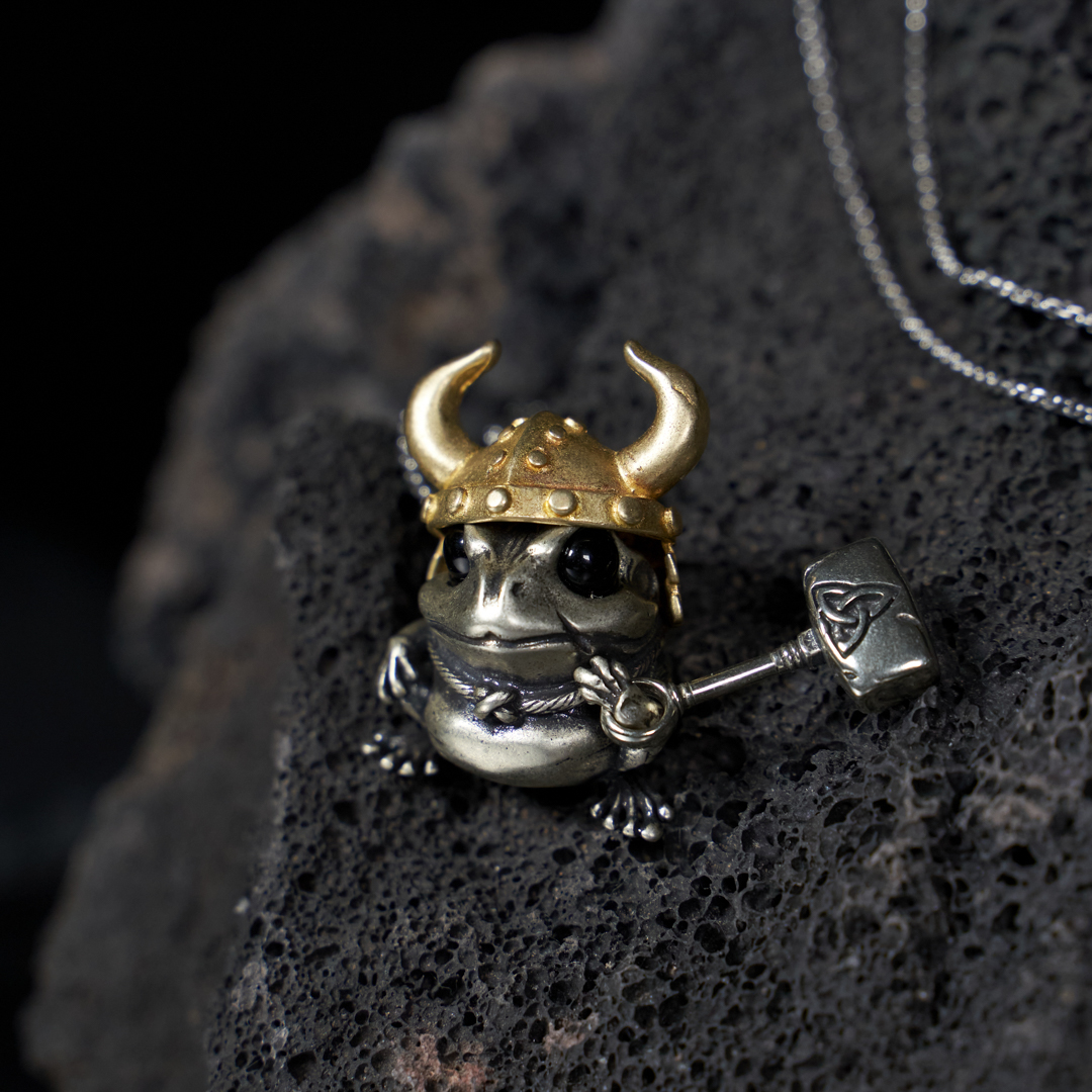 Helmet Hammer Frog Vintage Silver Effect Detachable Helmet Necklace