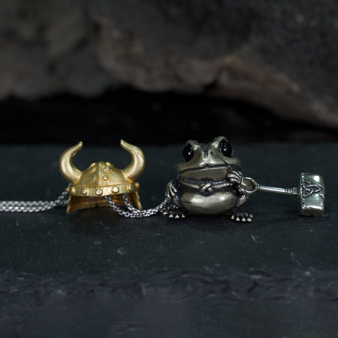 Helmet Hammer Frog Vintage Silver Effect Detachable Helmet Necklace