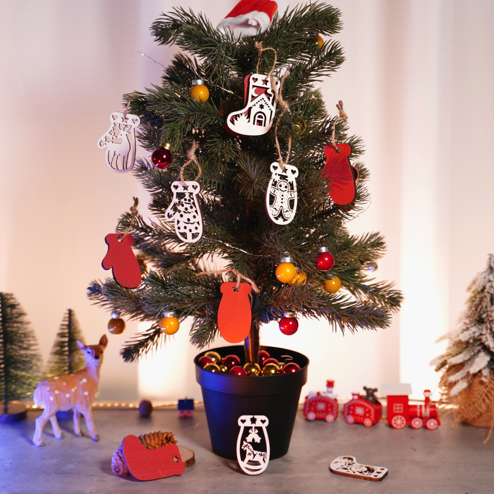 Christmas Wood Carving Ornaments, Doors & Windows Decorati Hanging Christmas gloves and socks series